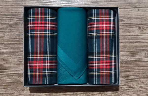 Personalisiertes Damentaschentuch 3er Set Ulrike4 aus Baumwolle mit Bestickung, 30x30 cm